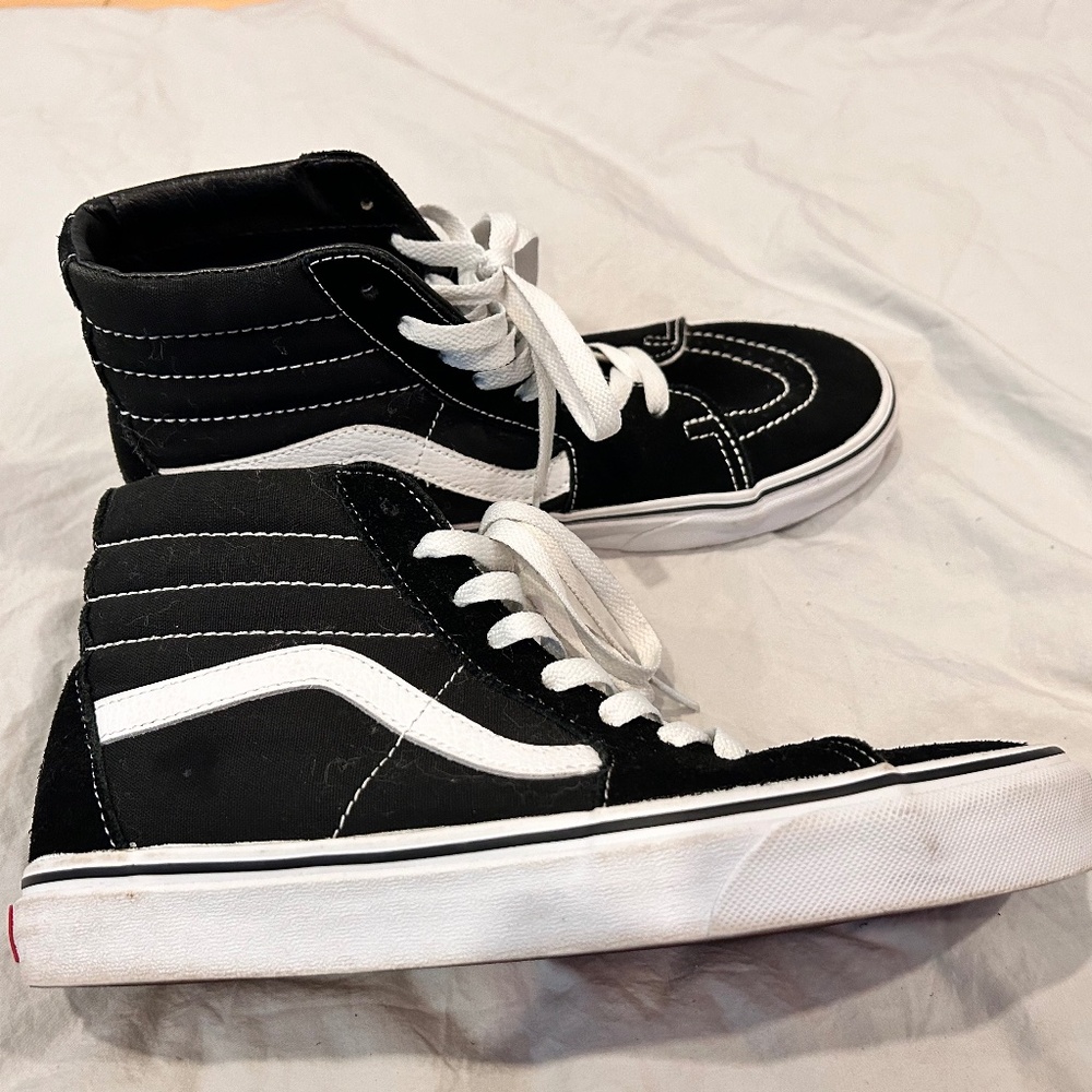 VANS BLACK & WHITE HI-TOP SNEAKERS